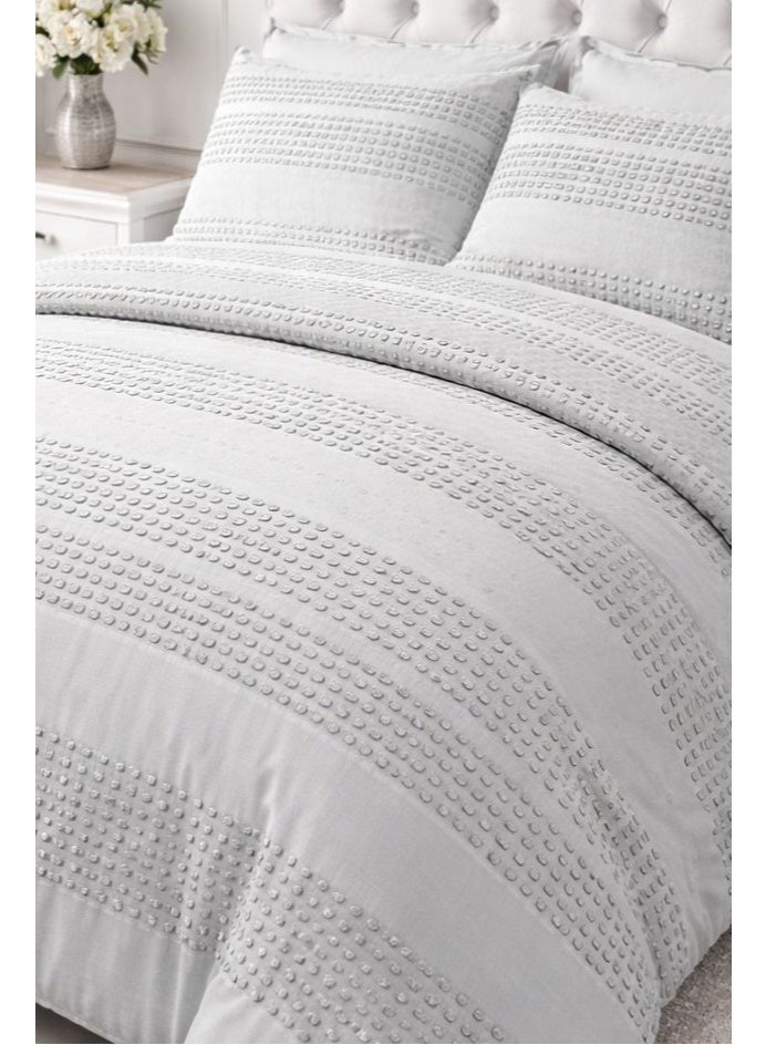 HOMETOPIA Luxury King Size 6-Piece Comforter Set 264×229 cm – Embossed Fabric, Ultra Soft & Breathable Fabric, Comfortable, All-Season Use, Premium Quality, Ideal for AC Rooms & Home Use in Saudi Arabia. - Image 2